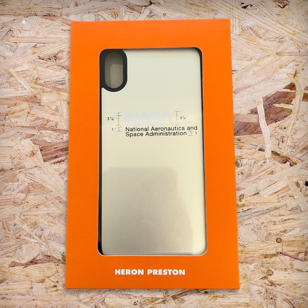 🧡NIB🧡 HERON PRESTON NASA Iphone XR Silver Case